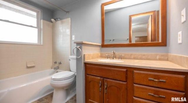 2303 W PINTURA Court, Peoria, IL 61614