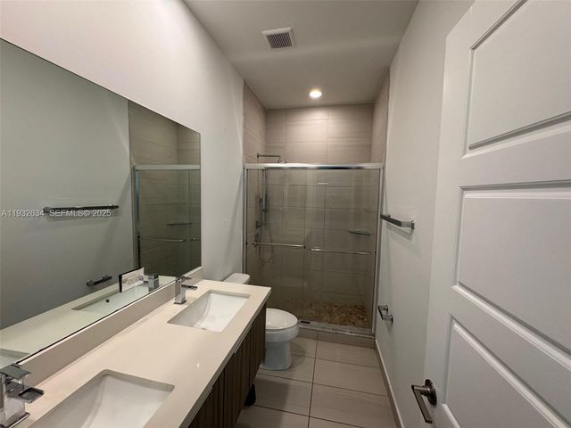 10461 NW 82nd St 6, Doral, FL 33178