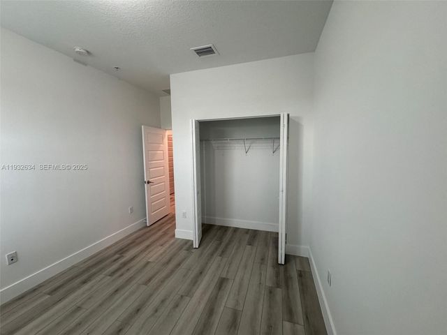 10461 NW 82nd St 6, Doral, FL 33178