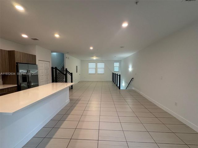 10461 NW 82nd St 6, Doral, FL 33178