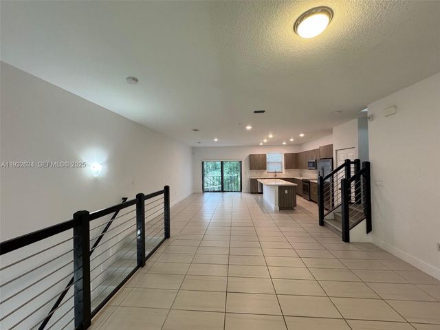 10461 NW 82nd St 6, Doral, FL 33178