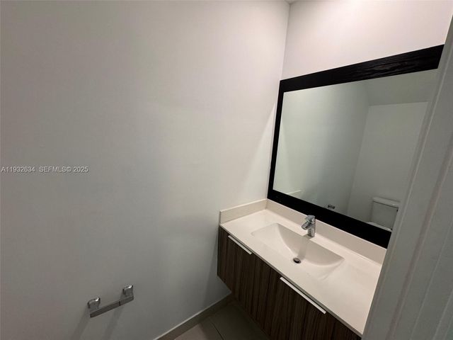 10461 NW 82nd St 6, Doral, FL 33178