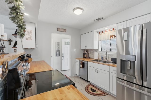 1650 El Dorado Loop, Bosque Farms, NM 87068