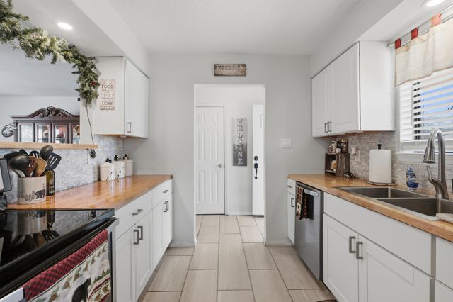 1650 El Dorado Loop, Bosque Farms, NM 87068