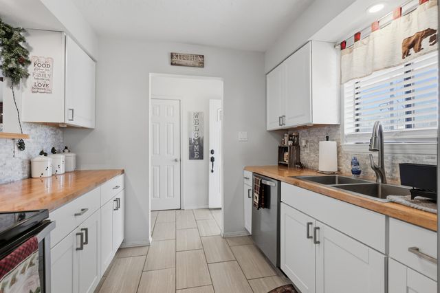 1650 El Dorado Loop, Bosque Farms, NM 87068