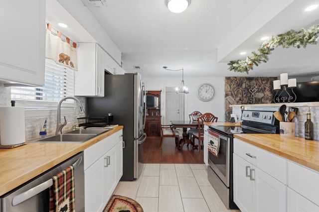 1650 El Dorado Loop, Bosque Farms, NM 87068