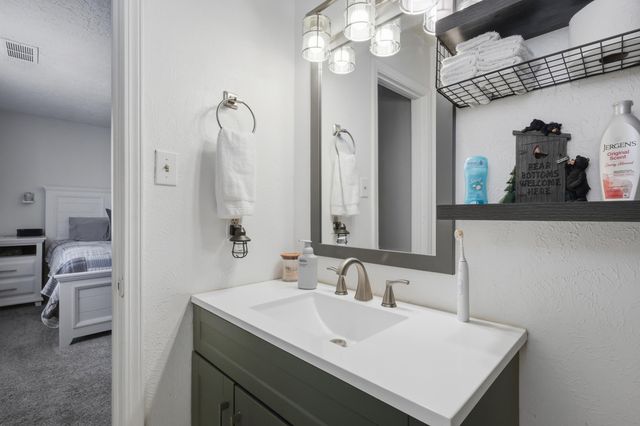 1650 El Dorado Loop, Bosque Farms, NM 87068