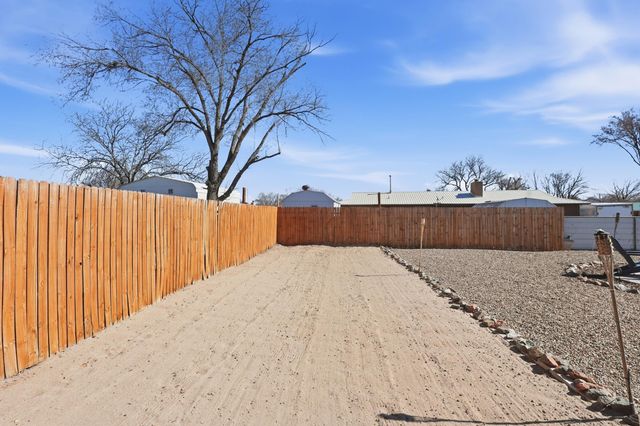 1650 El Dorado Loop, Bosque Farms, NM 87068