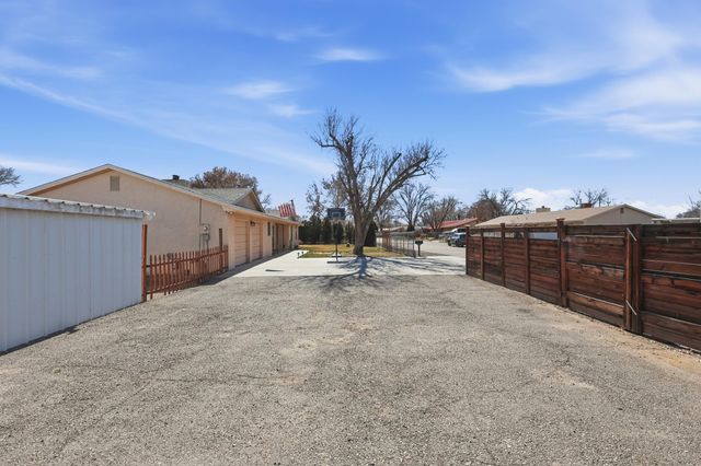 1650 El Dorado Loop, Bosque Farms, NM 87068