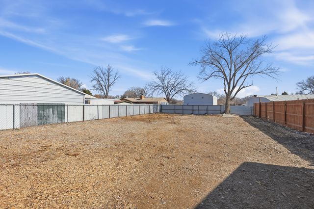 1650 El Dorado Loop, Bosque Farms, NM 87068