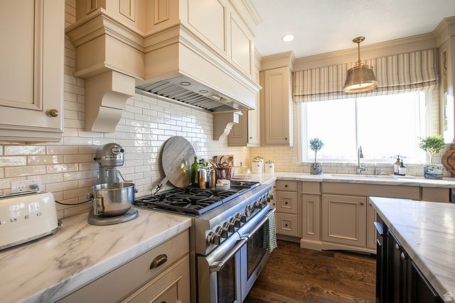 634 S MOUNTAIN VIEW CIR, North Salt Lake, UT 84054