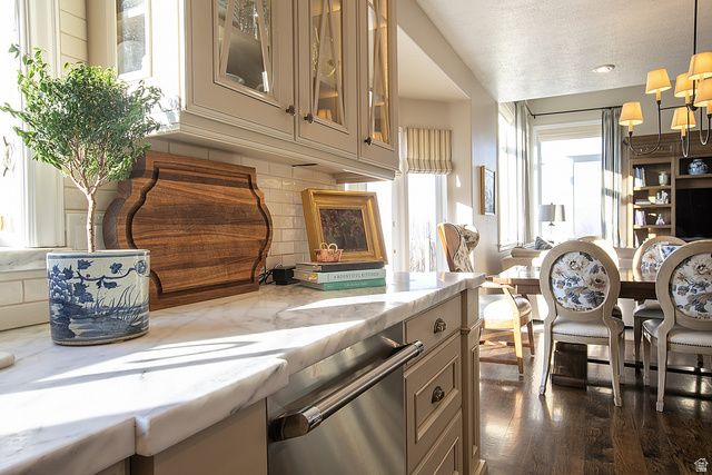 634 S MOUNTAIN VIEW CIR, North Salt Lake, UT 84054