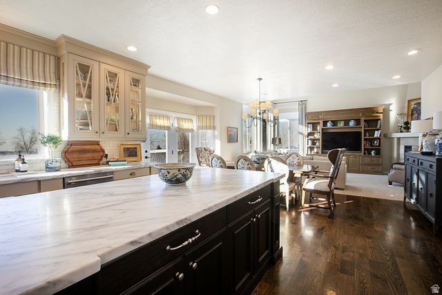 634 S MOUNTAIN VIEW CIR, North Salt Lake, UT 84054