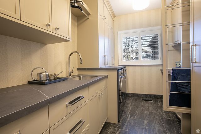 634 S MOUNTAIN VIEW CIR, North Salt Lake, UT 84054