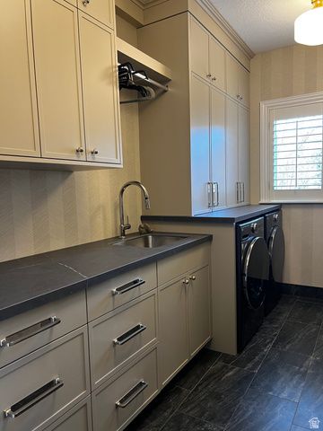 634 S MOUNTAIN VIEW CIR, North Salt Lake, UT 84054