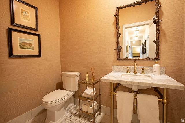 634 S MOUNTAIN VIEW CIR, North Salt Lake, UT 84054