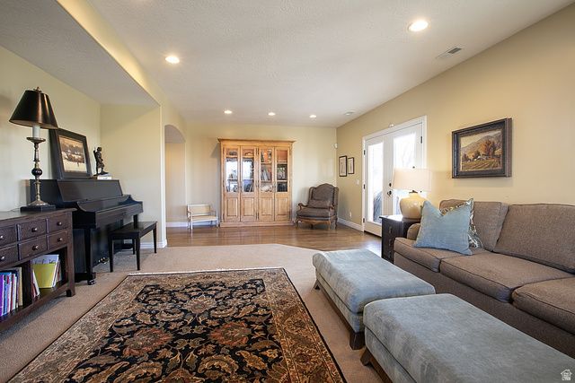 634 S MOUNTAIN VIEW CIR, North Salt Lake, UT 84054