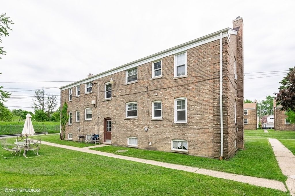 4232 W Nelson Street 1, Chicago, IL 60641