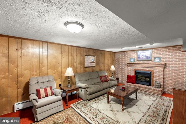 201 WOODRIDGE LN, Winchester, VA 22603