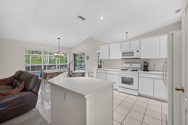 1011 WOODFIELD Circle, Palm Beach Gardens, FL 33418