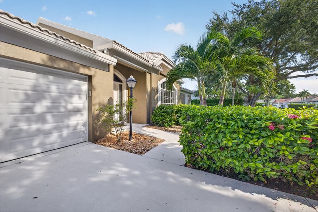 1011 WOODFIELD Circle, Palm Beach Gardens, FL 33418