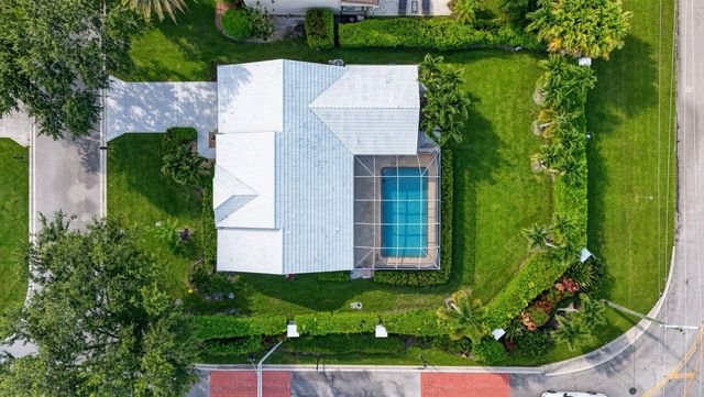 1011 WOODFIELD Circle, Palm Beach Gardens, FL 33418