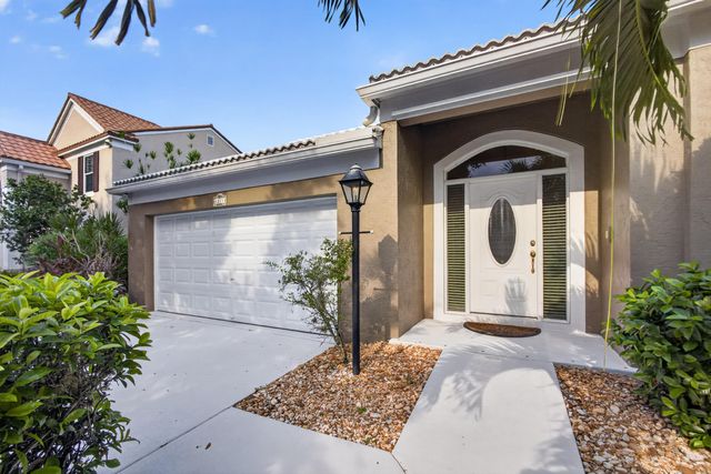 1011 WOODFIELD Circle, Palm Beach Gardens, FL 33418