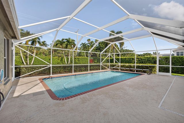1011 WOODFIELD Circle, Palm Beach Gardens, FL 33418