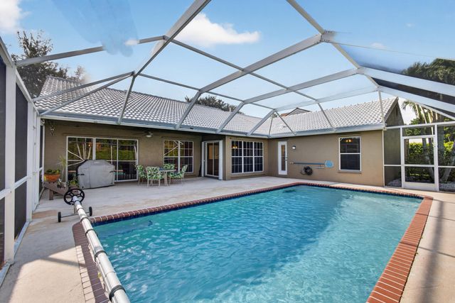 1011 WOODFIELD Circle, Palm Beach Gardens, FL 33418
