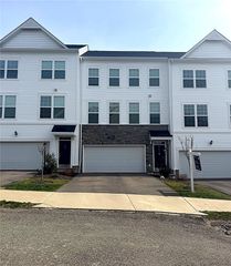 103 Sweetwater Dr, Moon/crescent Twp, PA 15108