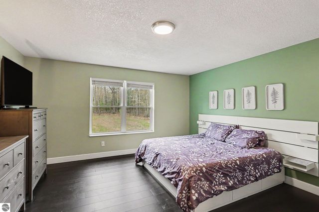 1015 Shaw Road, Gladwin, MI 48624