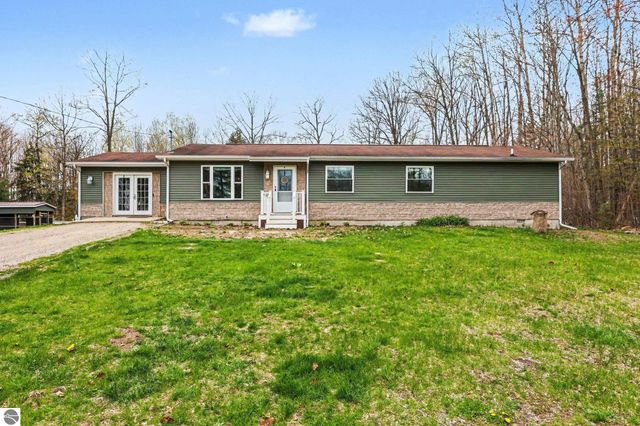 1015 Shaw Road, Gladwin, MI 48624