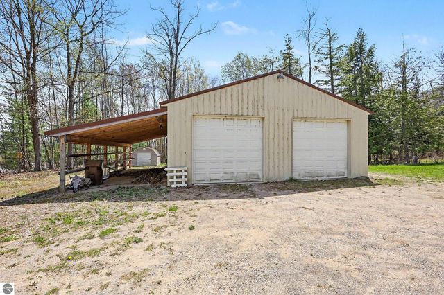 1015 Shaw Road, Gladwin, MI 48624