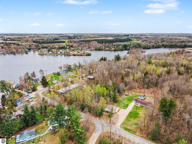 1015 Shaw Road, Gladwin, MI 48624