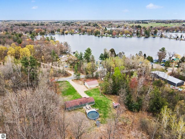 1015 Shaw Road, Gladwin, MI 48624