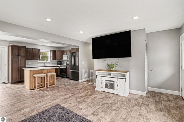 1015 Shaw Road, Gladwin, MI 48624