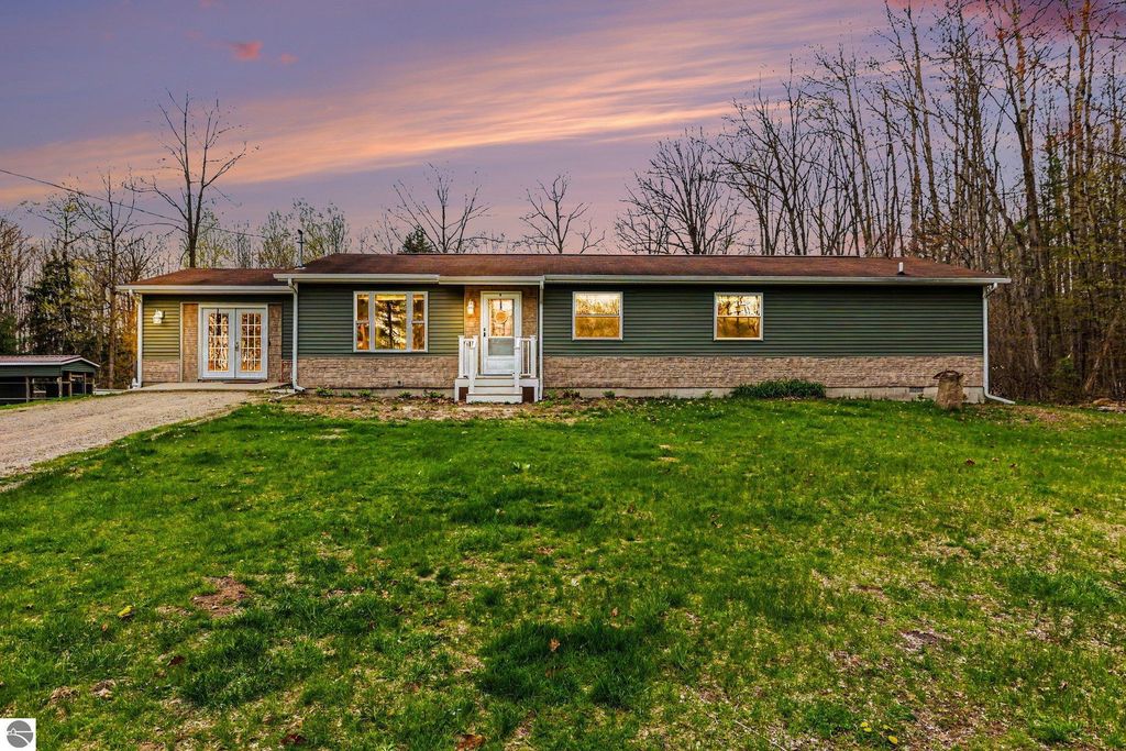 1015 Shaw Road, Gladwin, MI 48624