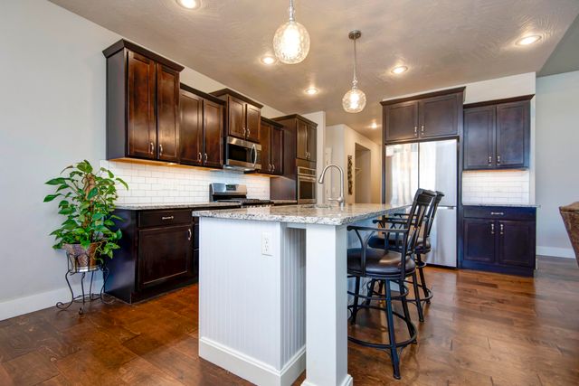 921 E Thorndale Drive, Nixa, MO 65714