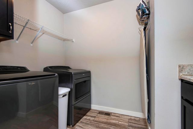 921 E Thorndale Drive, Nixa, MO 65714