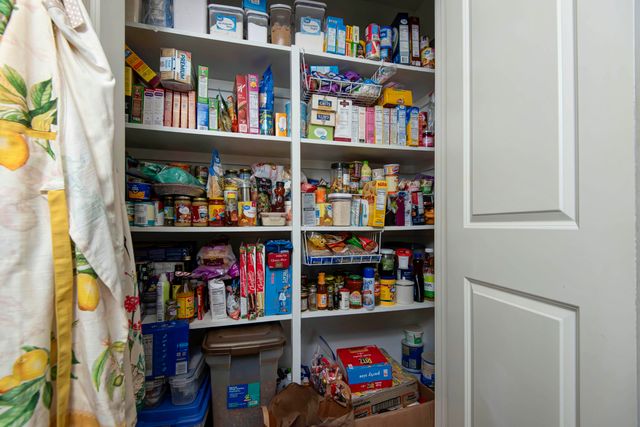 921 E Thorndale Drive, Nixa, MO 65714