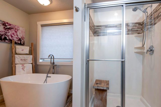 921 E Thorndale Drive, Nixa, MO 65714