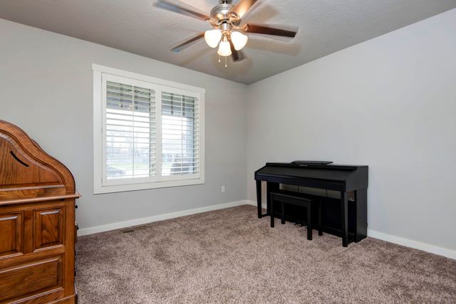 921 E Thorndale Drive, Nixa, MO 65714