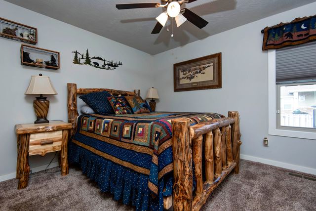 921 E Thorndale Drive, Nixa, MO 65714