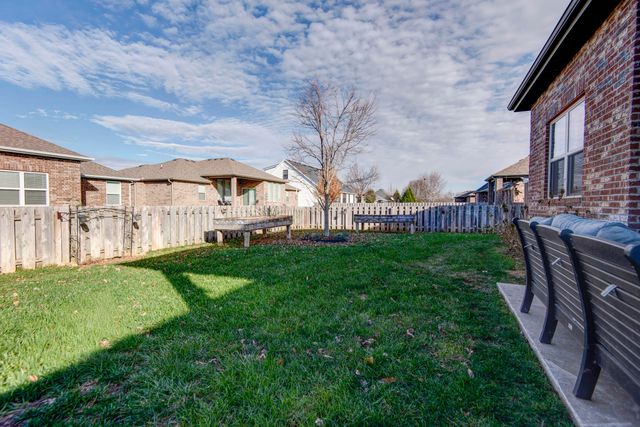 921 E Thorndale Drive, Nixa, MO 65714