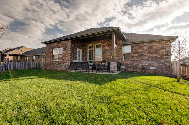 921 E Thorndale Drive, Nixa, MO 65714