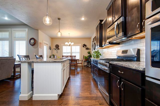 921 E Thorndale Drive, Nixa, MO 65714