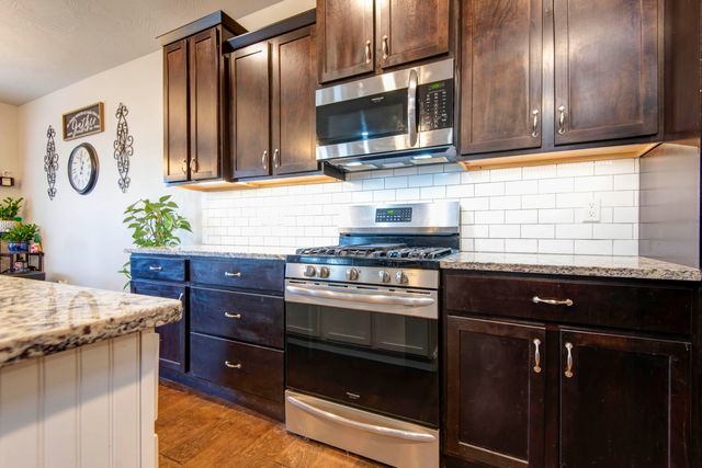 921 E Thorndale Drive, Nixa, MO 65714