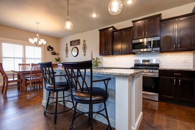 921 E Thorndale Drive, Nixa, MO 65714