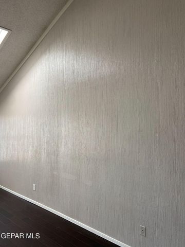 6721 EL PARQUE Drive, El Paso, TX 79912