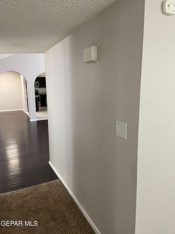 6721 EL PARQUE Drive, El Paso, TX 79912